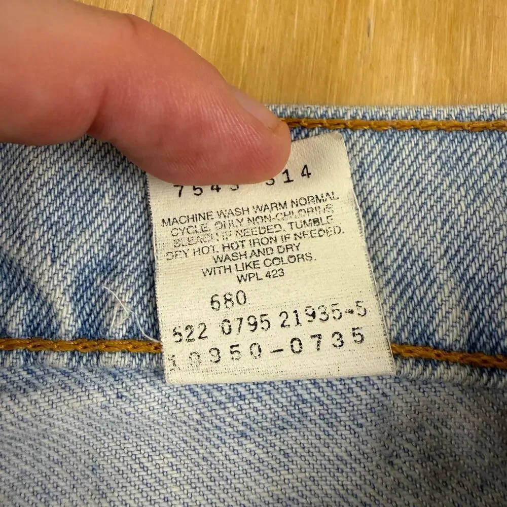 Vintage 90s Levi’s 950 Orange Tab Relaxed Fit Jeans – Light Wash Blue – Size 9 M